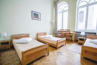 Гостевой дом Villa Kaunensis Каунас Трехместный номер с общей ванной комнатой-2